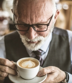 Czy kawa poprawia jakość życia starszych osób?