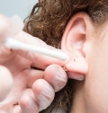 Kiedy zmienić kolczyki po przebiciu uszu?