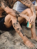 Jak zatroszczyć się o tatuaże podczas ferii?