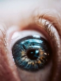 Jak niebieskie światło wpływa na wzrok?